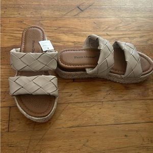 Pierre Dumas NWT Size 7